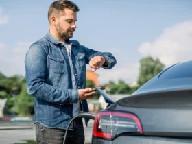 quanto tempo leva para carregar um carro elétrico